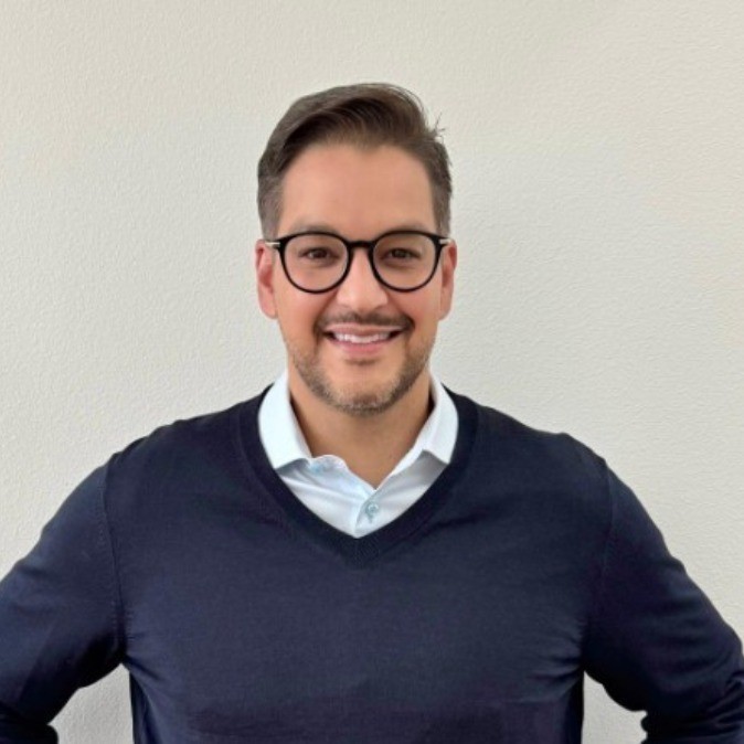 Dr. Leonardo Viana Nicacio
