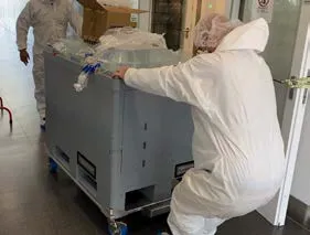Pharma production line with delays due to manual equipment handling